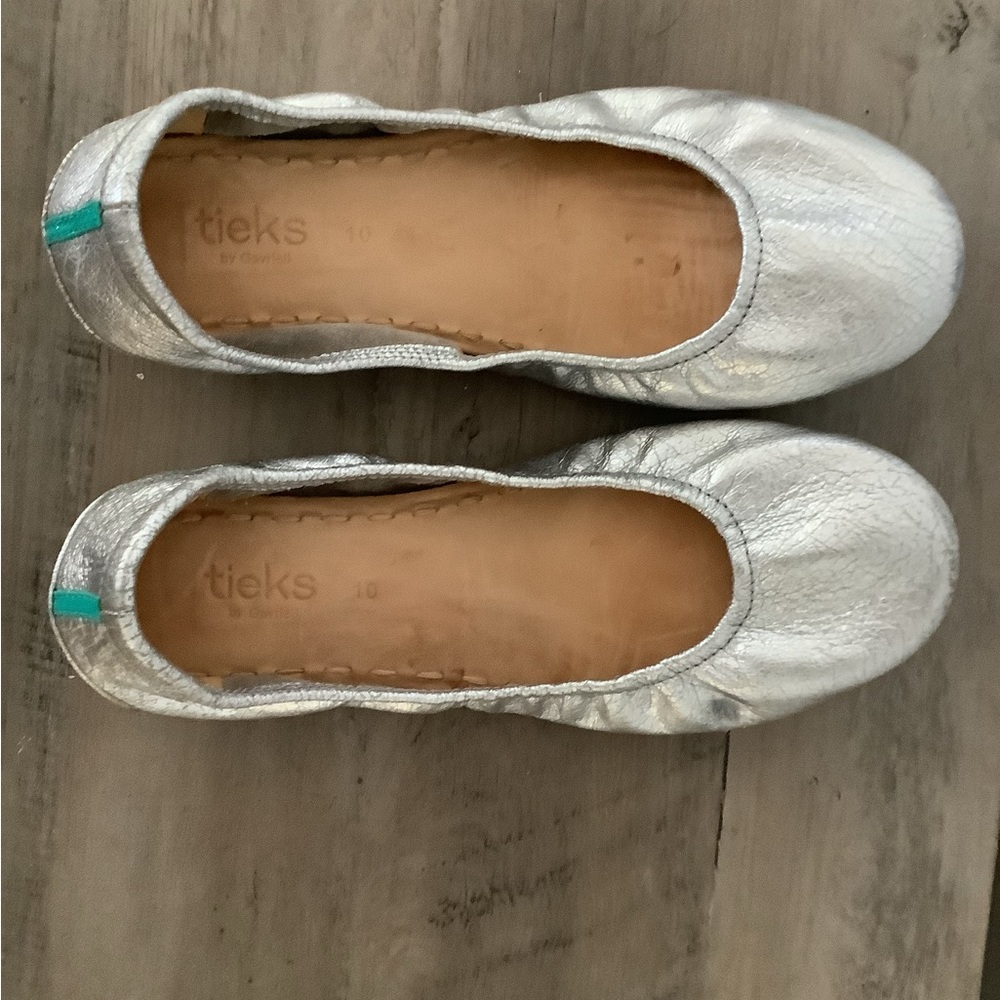 Tieks Leather Metallic Silver Ballet Flat— Good Condition! Size 10